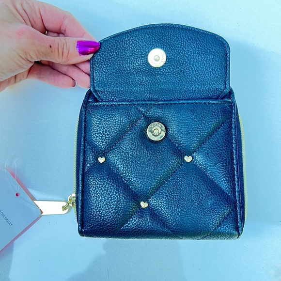 Betsey Johnson Black Quilted Bow Turnlock Zip Clutch Wallet BB15150 - Picture 3 of 10